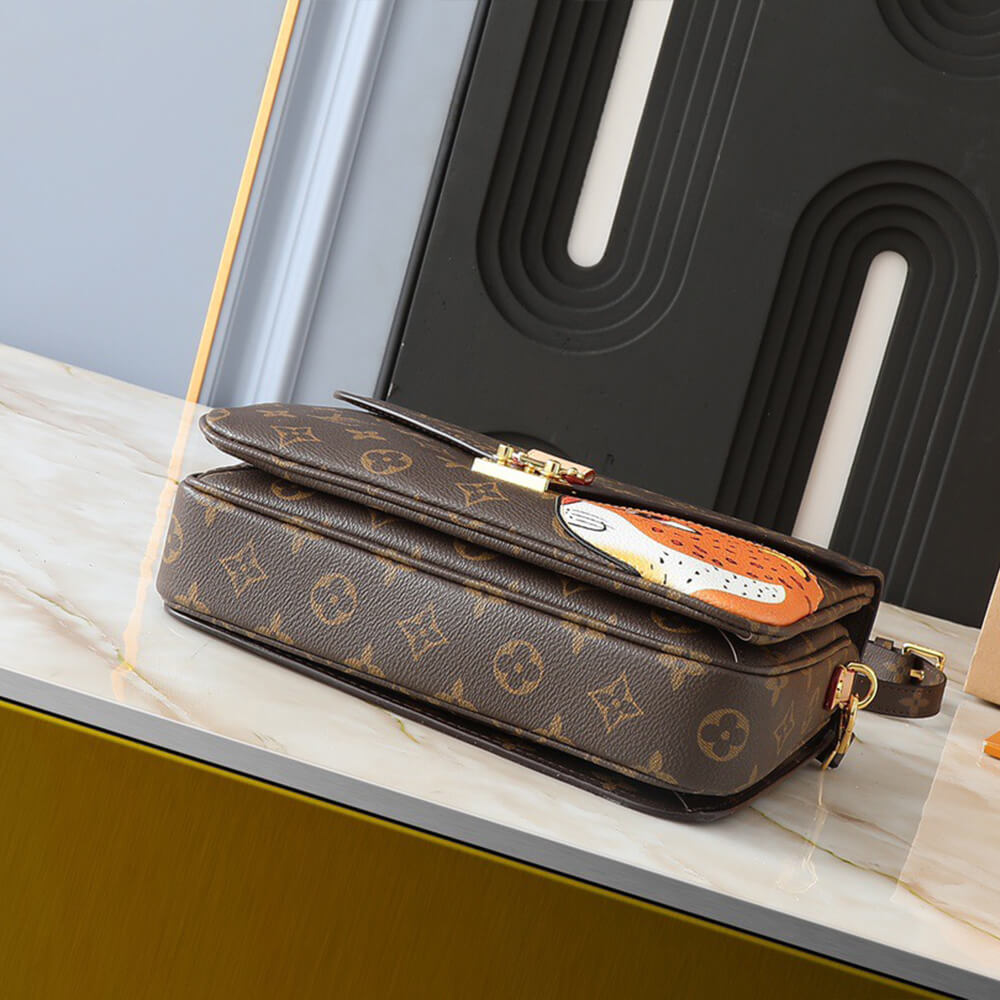 LV Pochette Metis