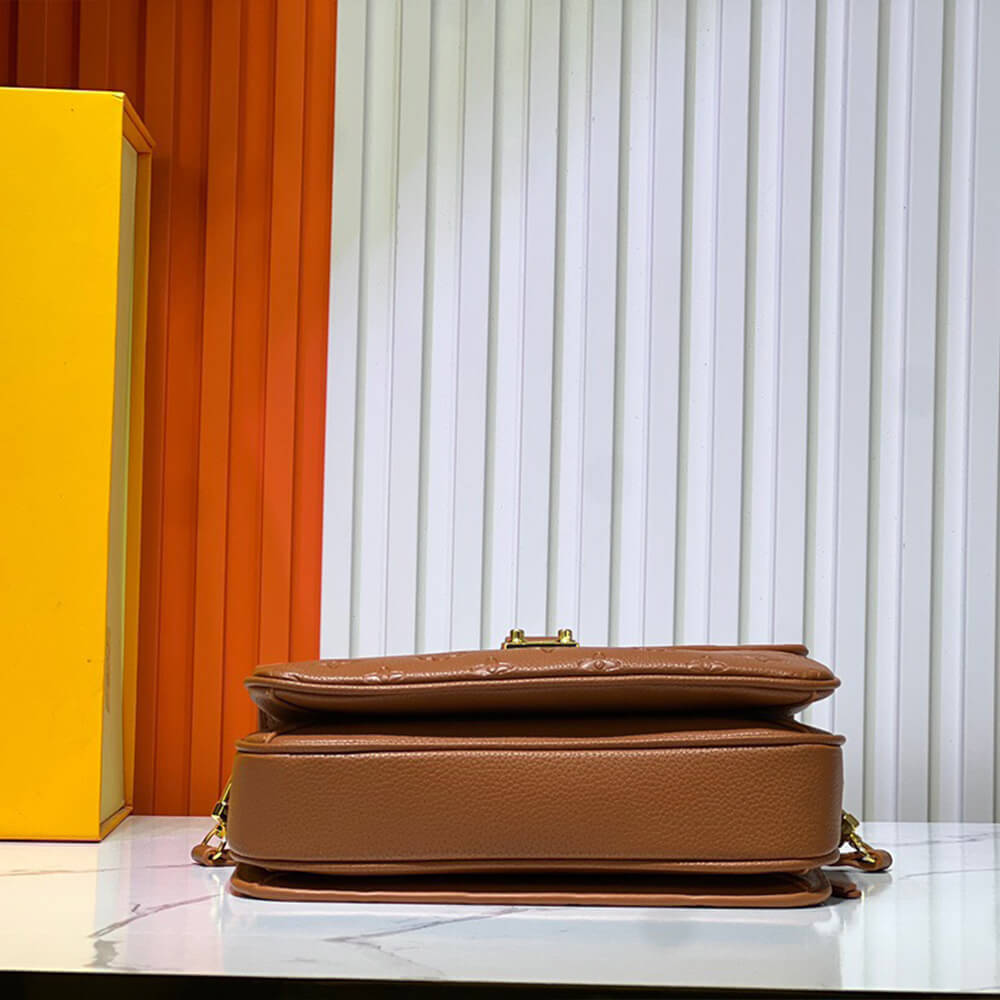LV Pochette Metis