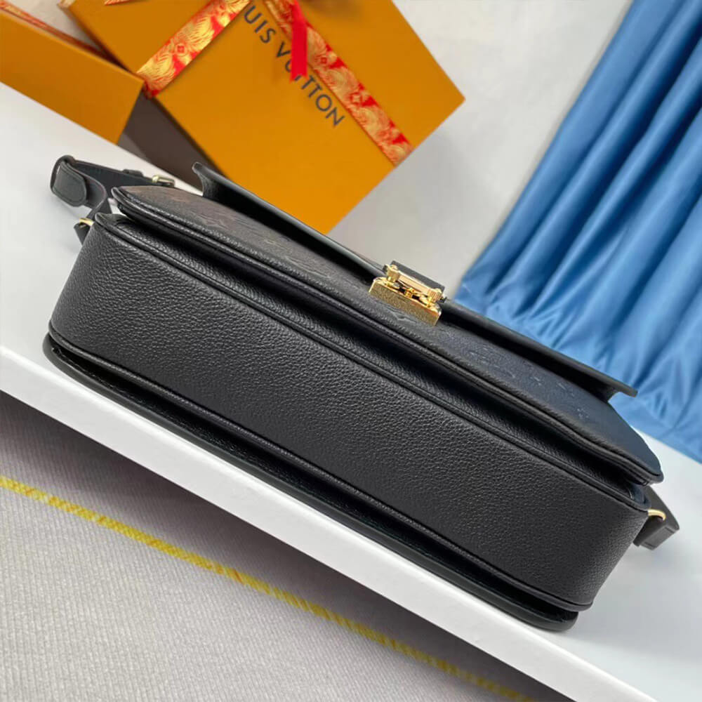 LV Pochette Metis