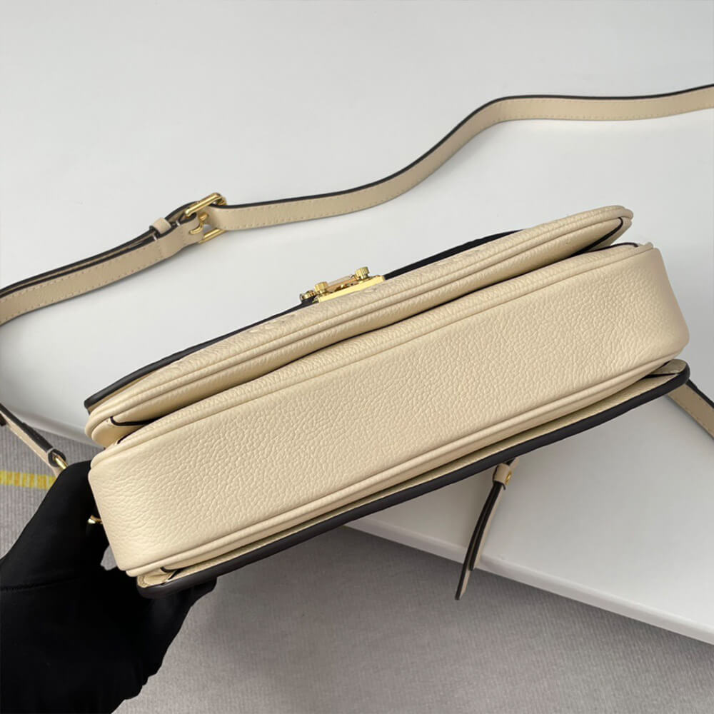 LV Pochette Metis