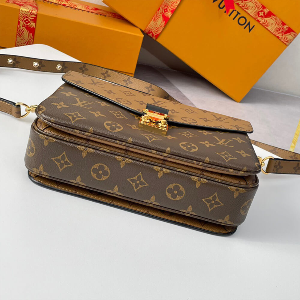 LV Pochette Metis