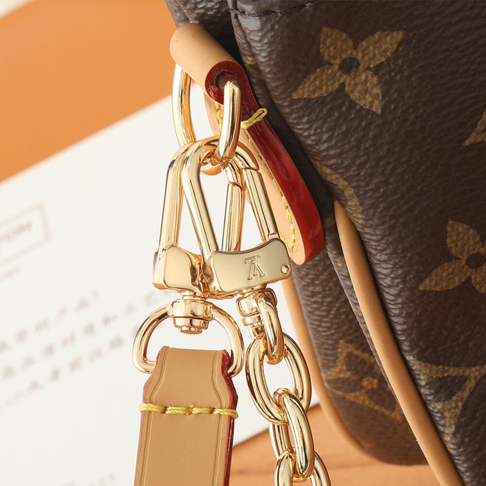 LV Liv Pochette