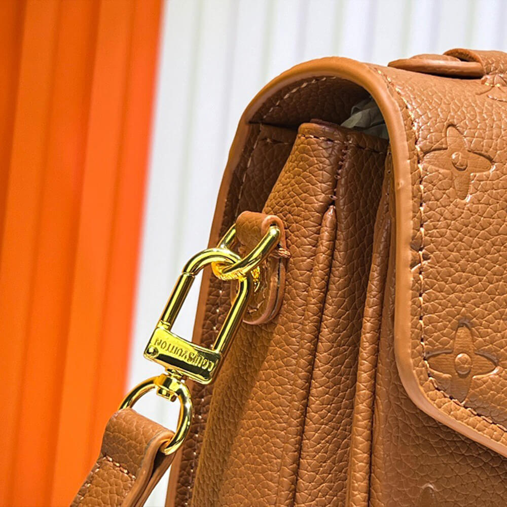 LV Pochette Metis