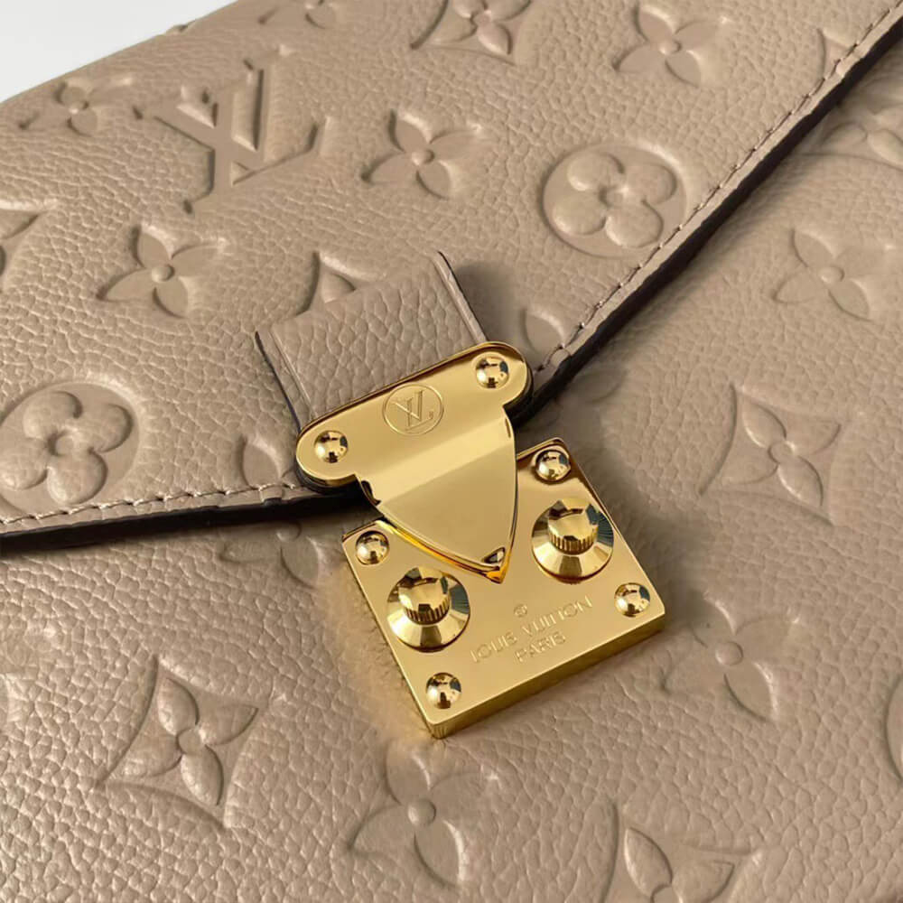 LV Pochette Metis