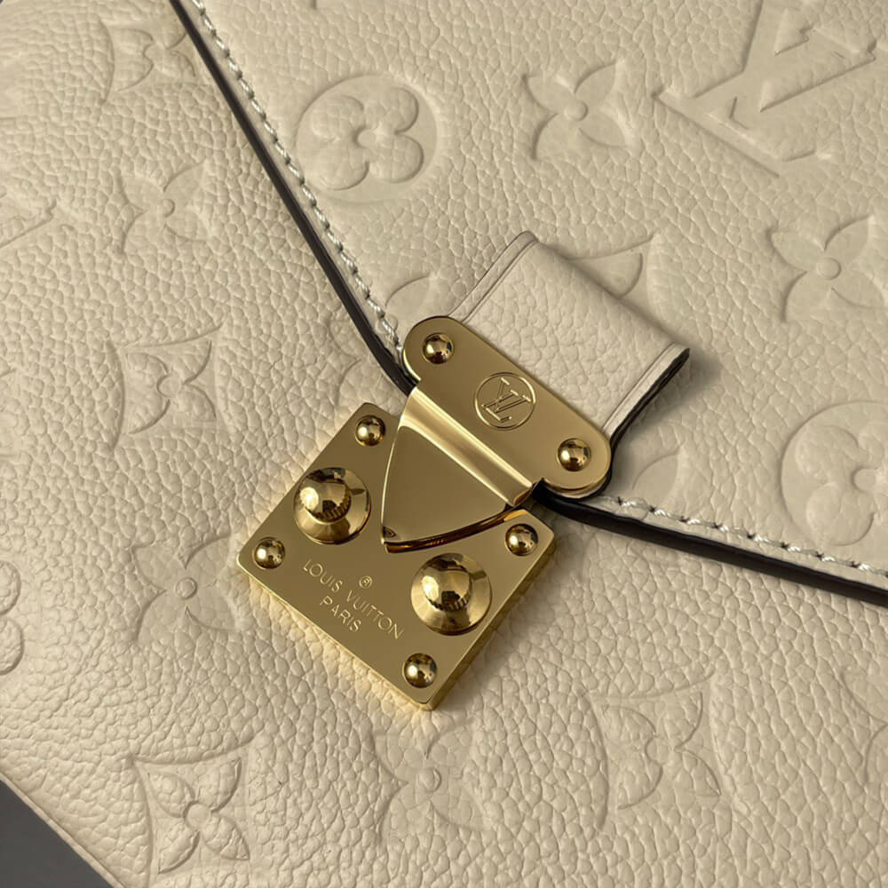 LV Pochette Metis