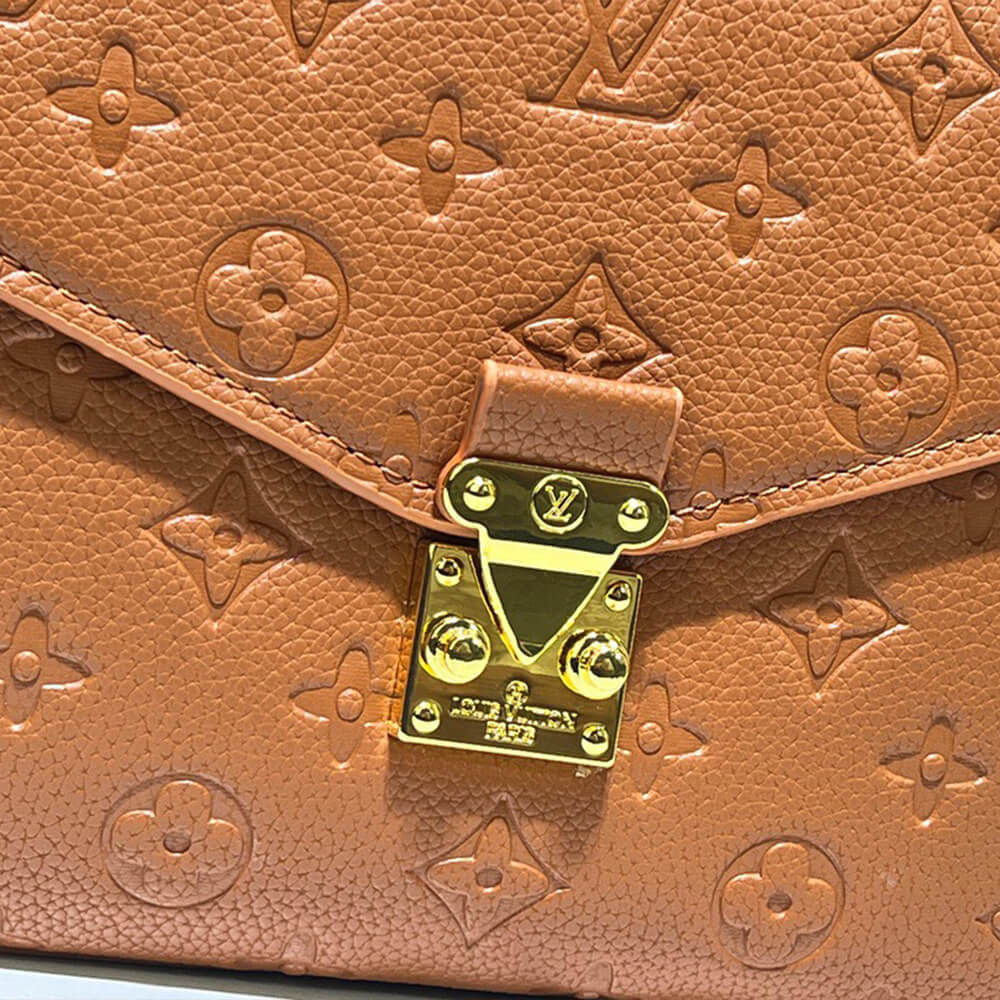 LV Pochette Metis