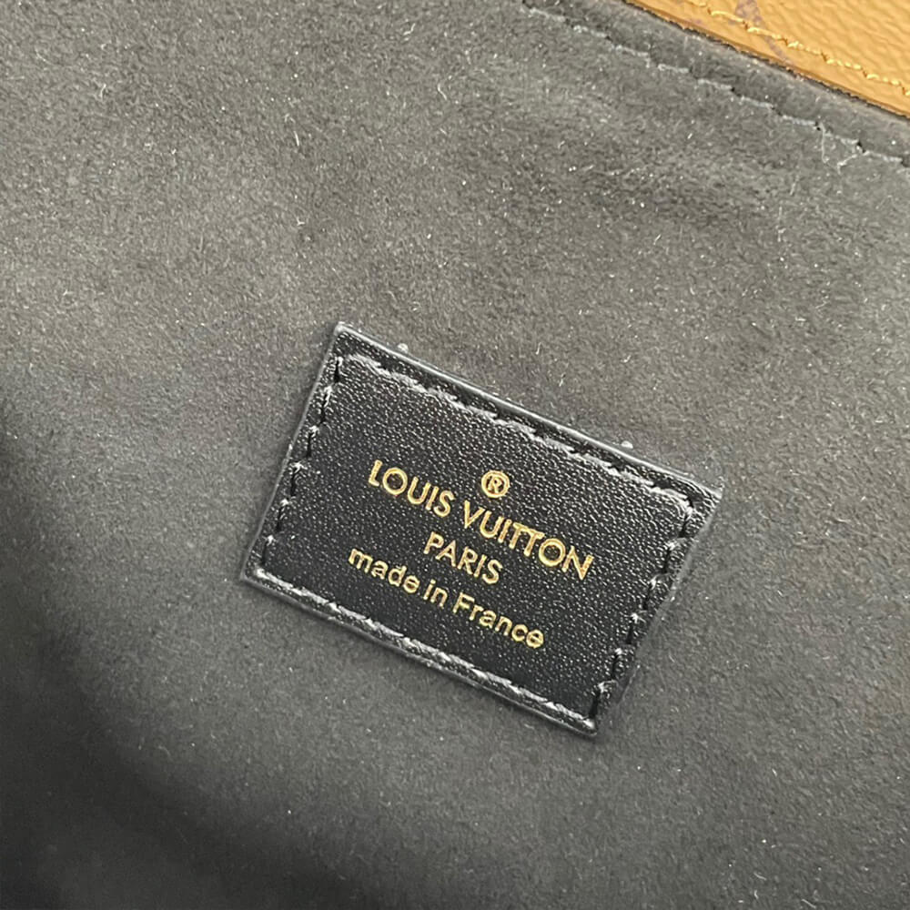LV Pochette Metis
