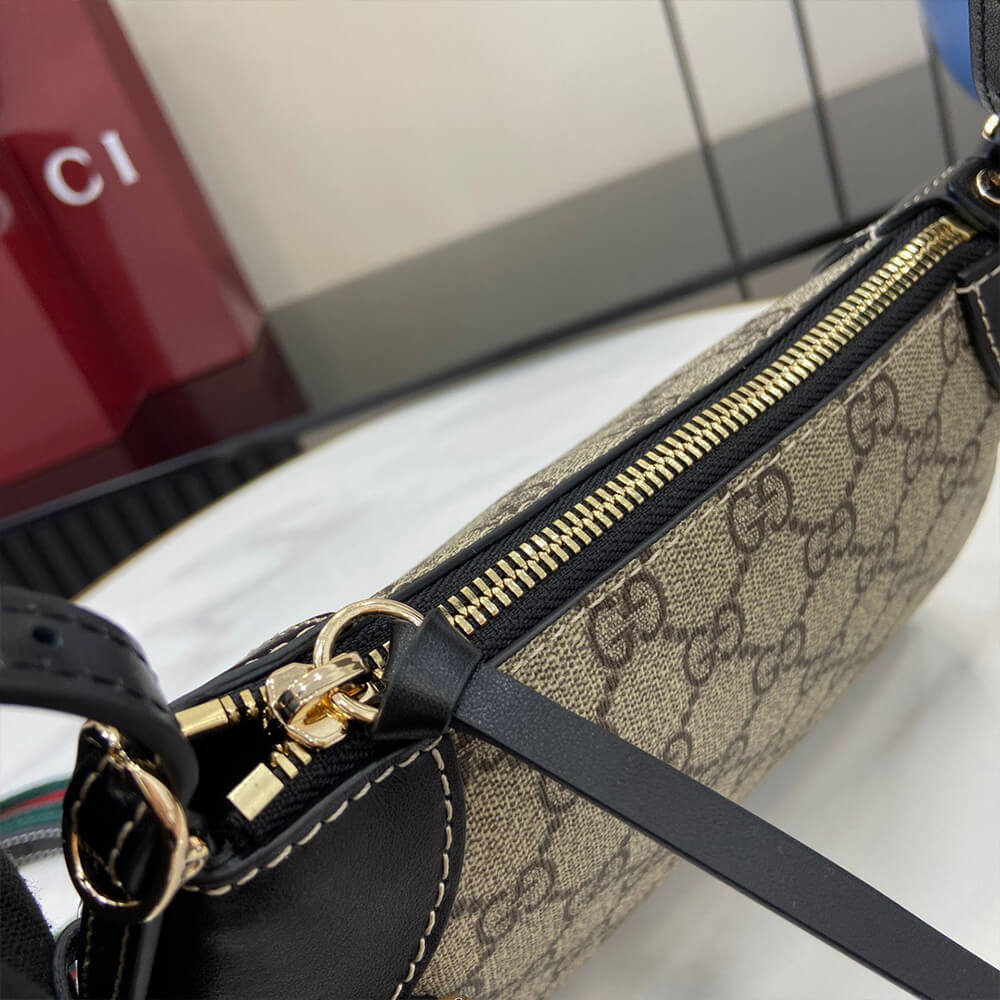 GG Emblem small shoulder bag