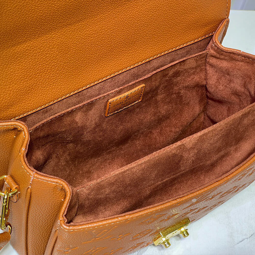 LV Pochette Metis