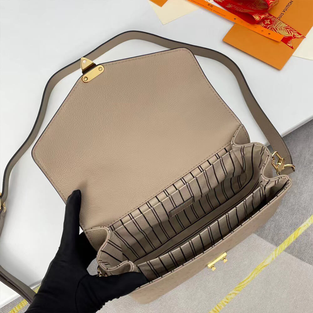 LV Pochette Metis