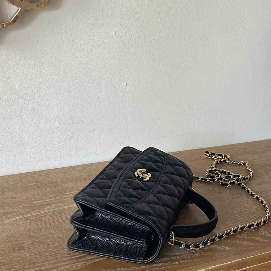 CHANEL Chain Clutch