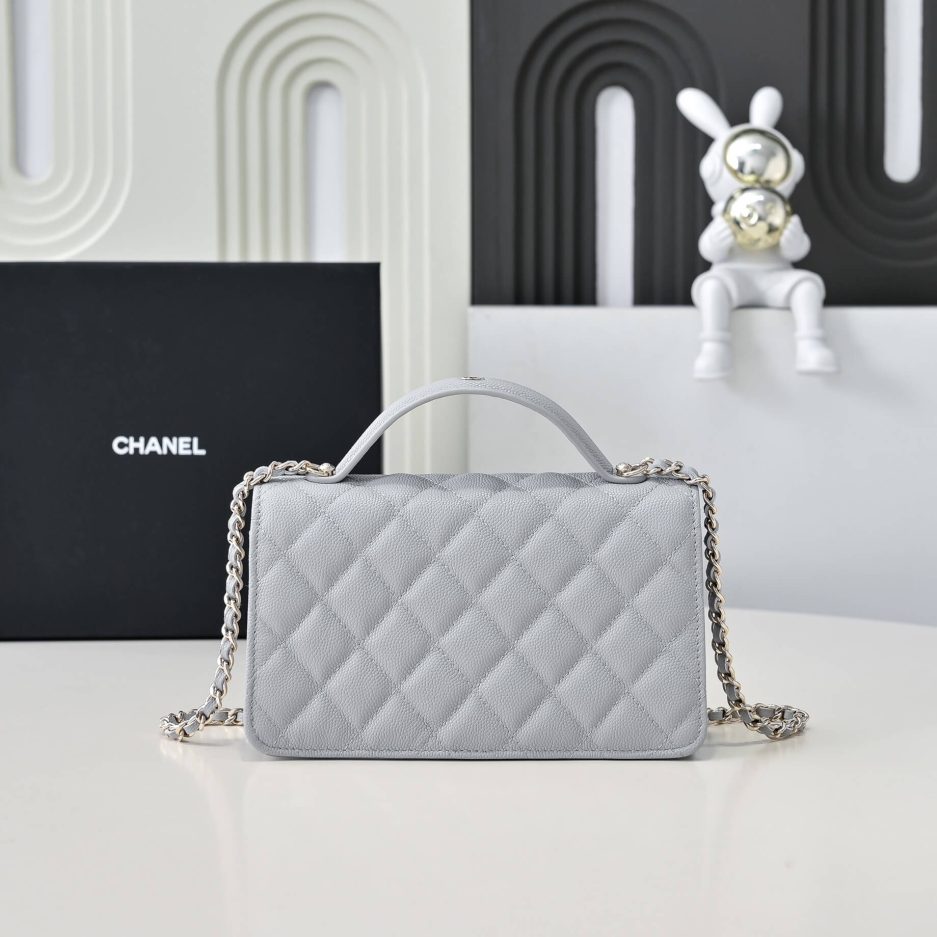 CHANEL Chain Clutch