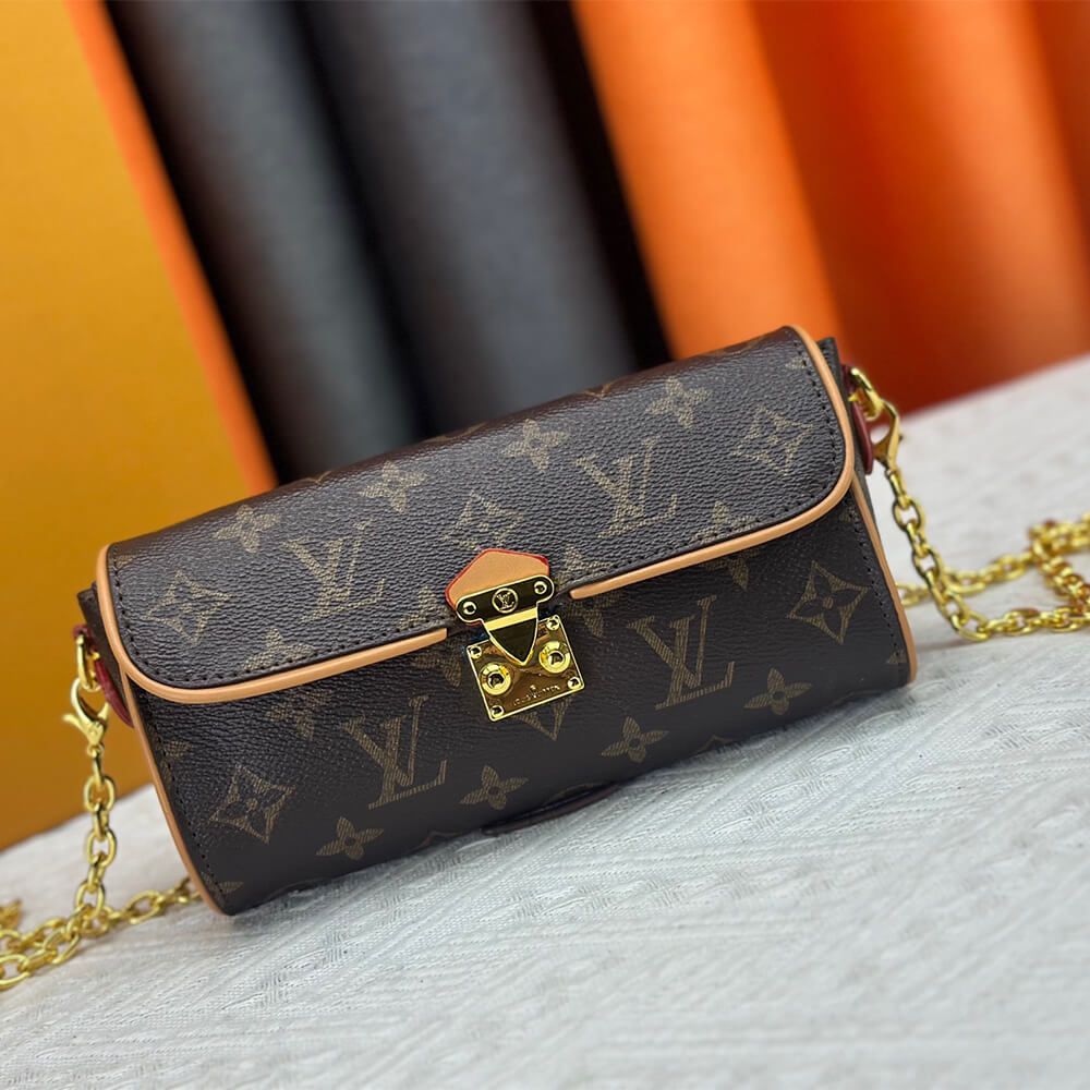 LV Pochette Camille