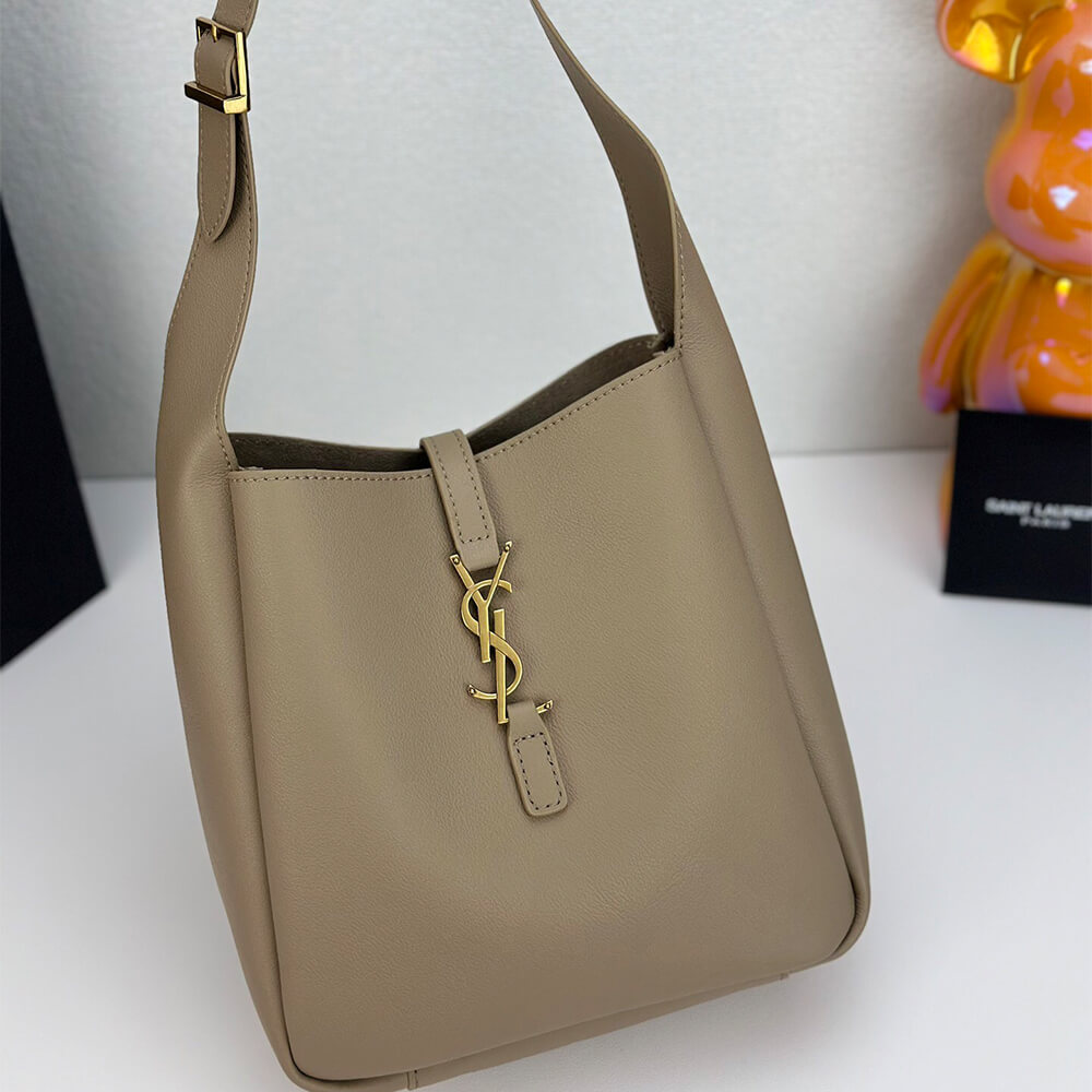 Small LE 5 À 7 bag in soft grained leather (High-end grade)