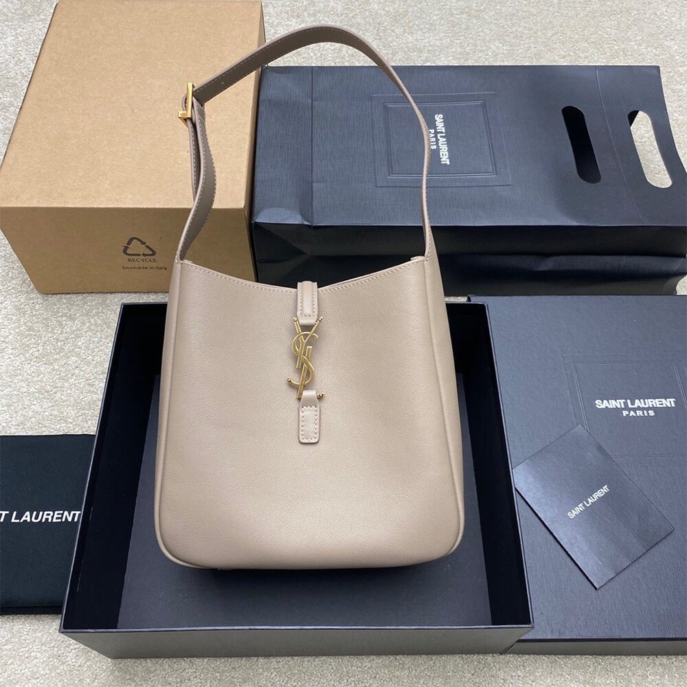 Small LE 5 À 7 bag in soft grained leather(High-end grade)
