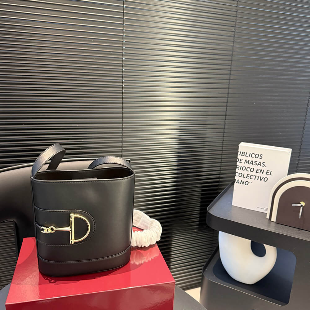 Gucci 73 small bucket bag