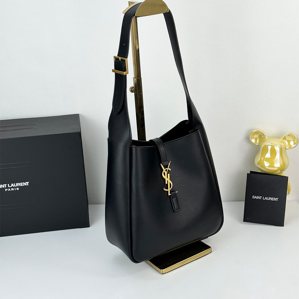 Small LE 5 À 7 bag in soft grained leather