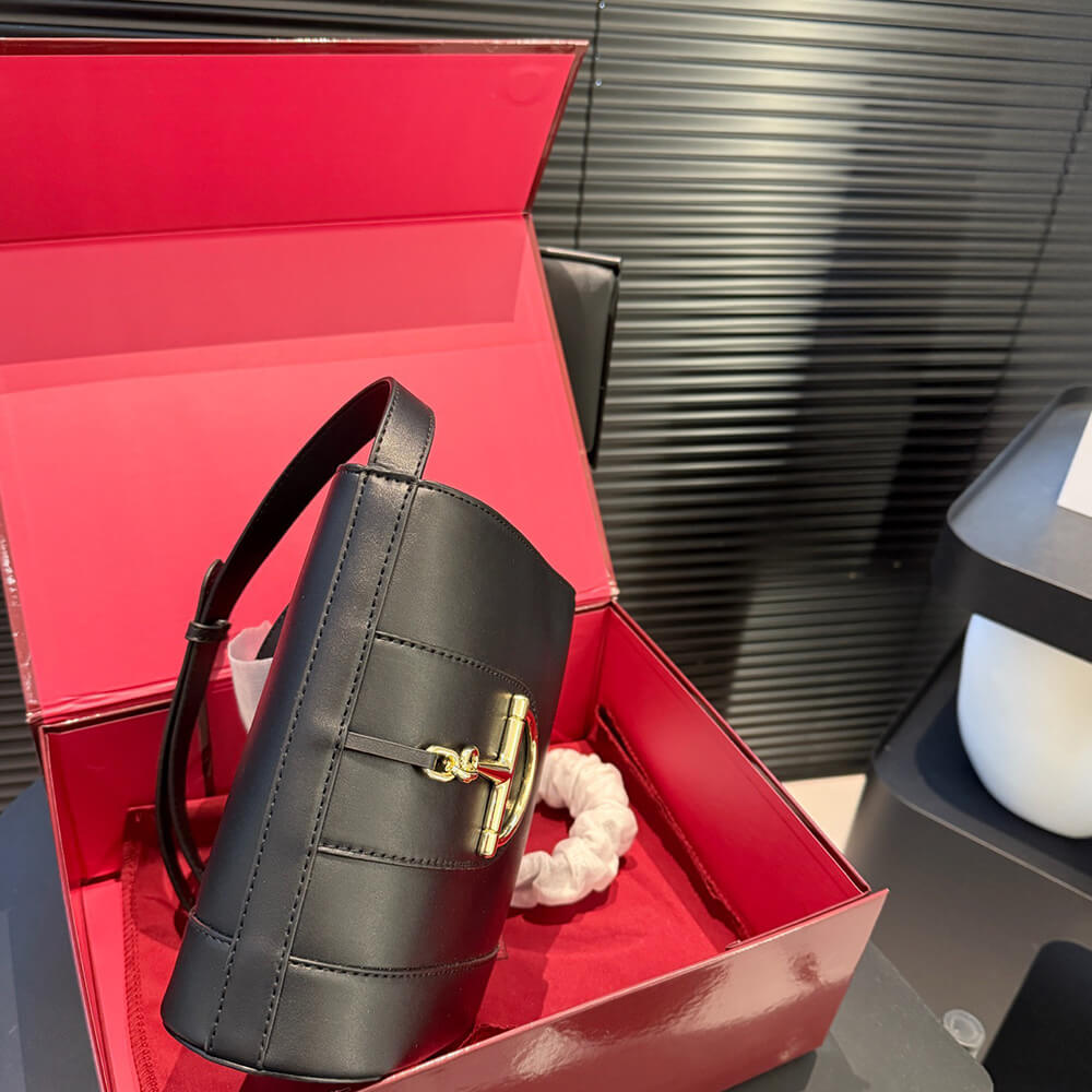 Gucci 73 small bucket bag