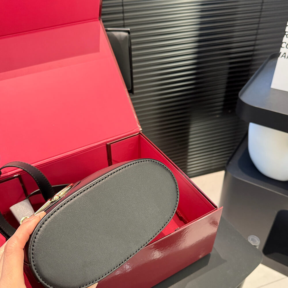 Gucci 73 small bucket bag