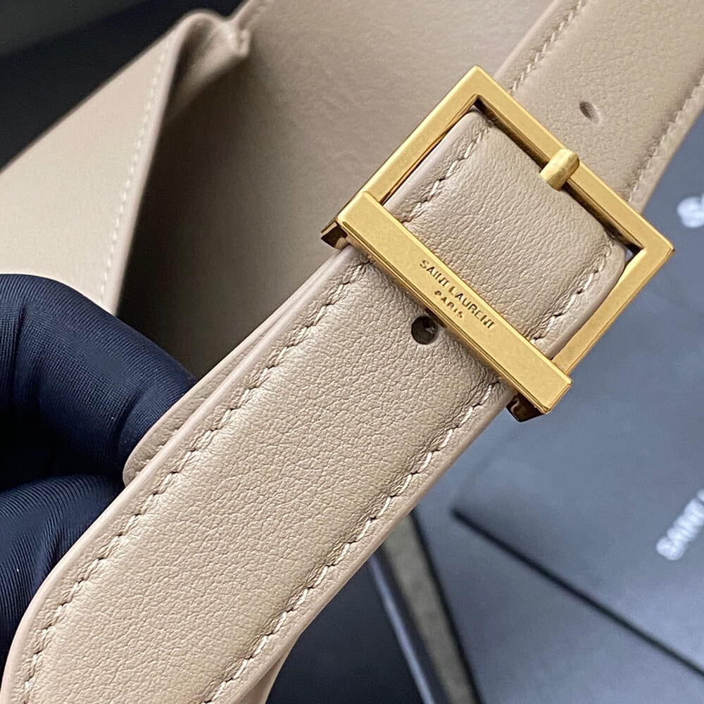 Small LE 5 À 7 bag in soft grained leather(High-end grade)