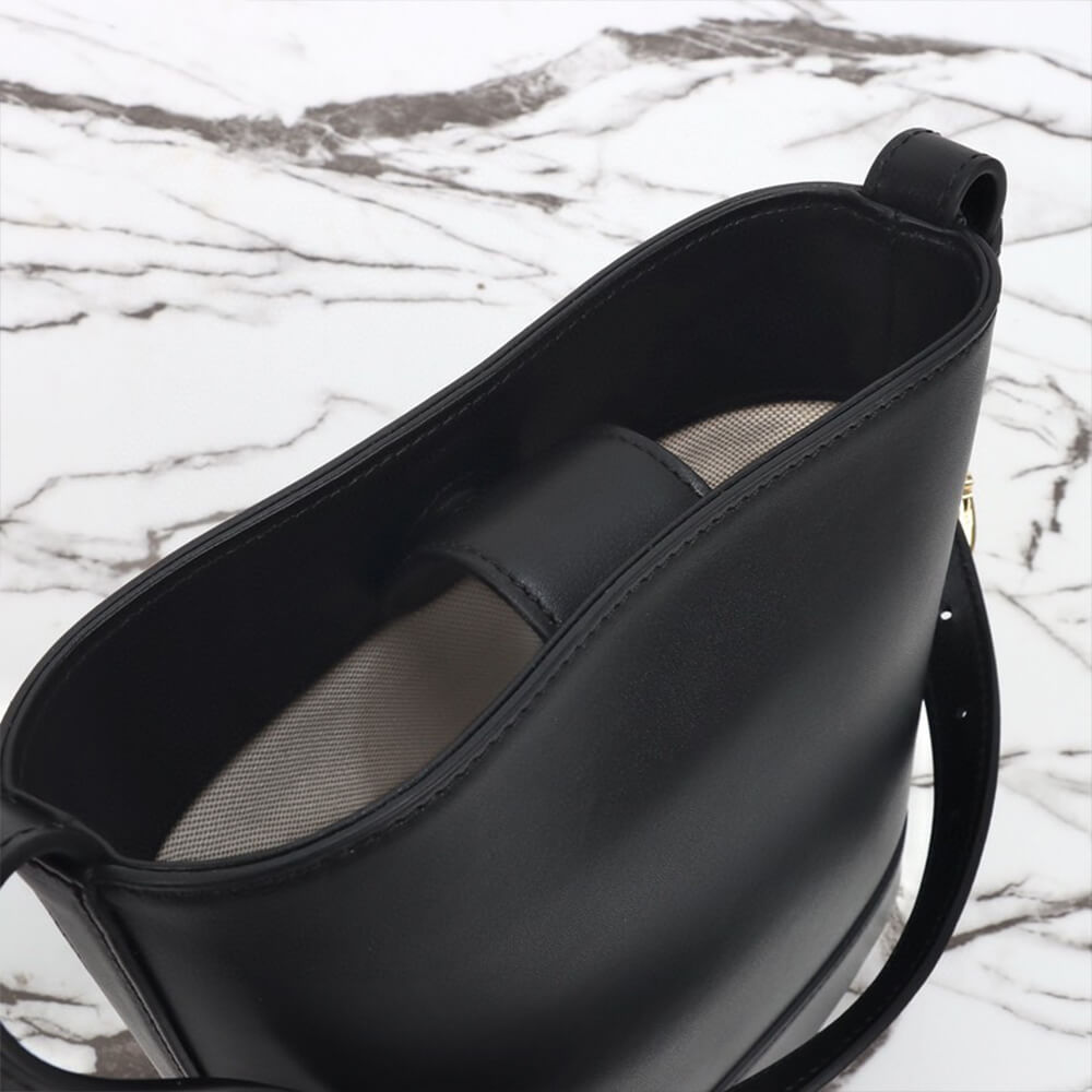 Gucci 73 mini bucket bag