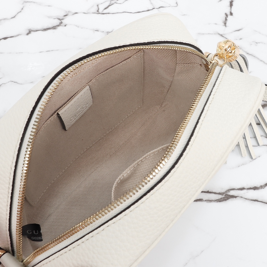 GG Pebbled Calfskin Small Soho Disco Bag