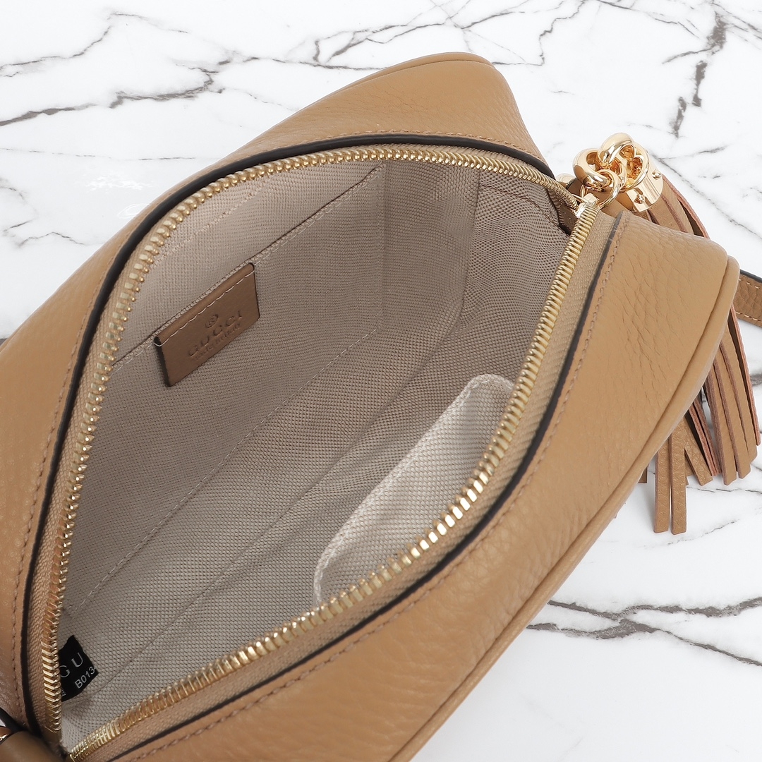 GG Pebbled Calfskin Small Soho Disco Bag