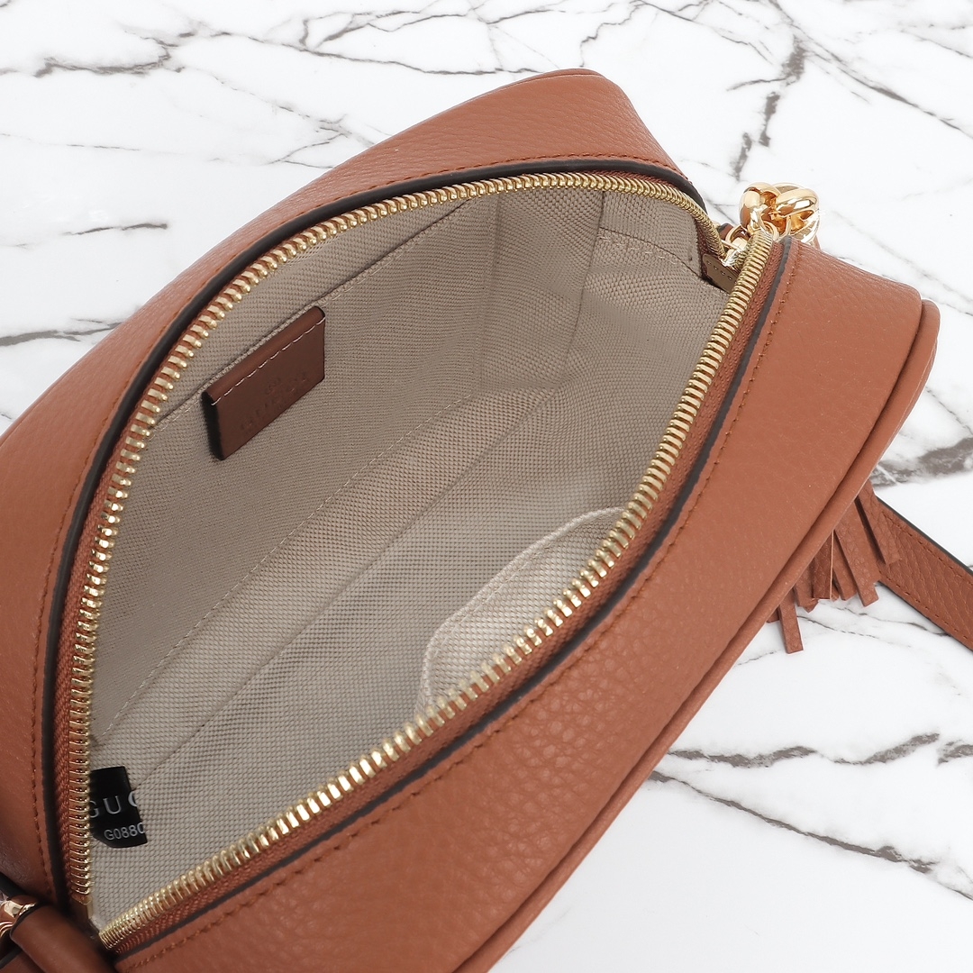 GG Pebbled Calfskin Small Soho Disco Bag