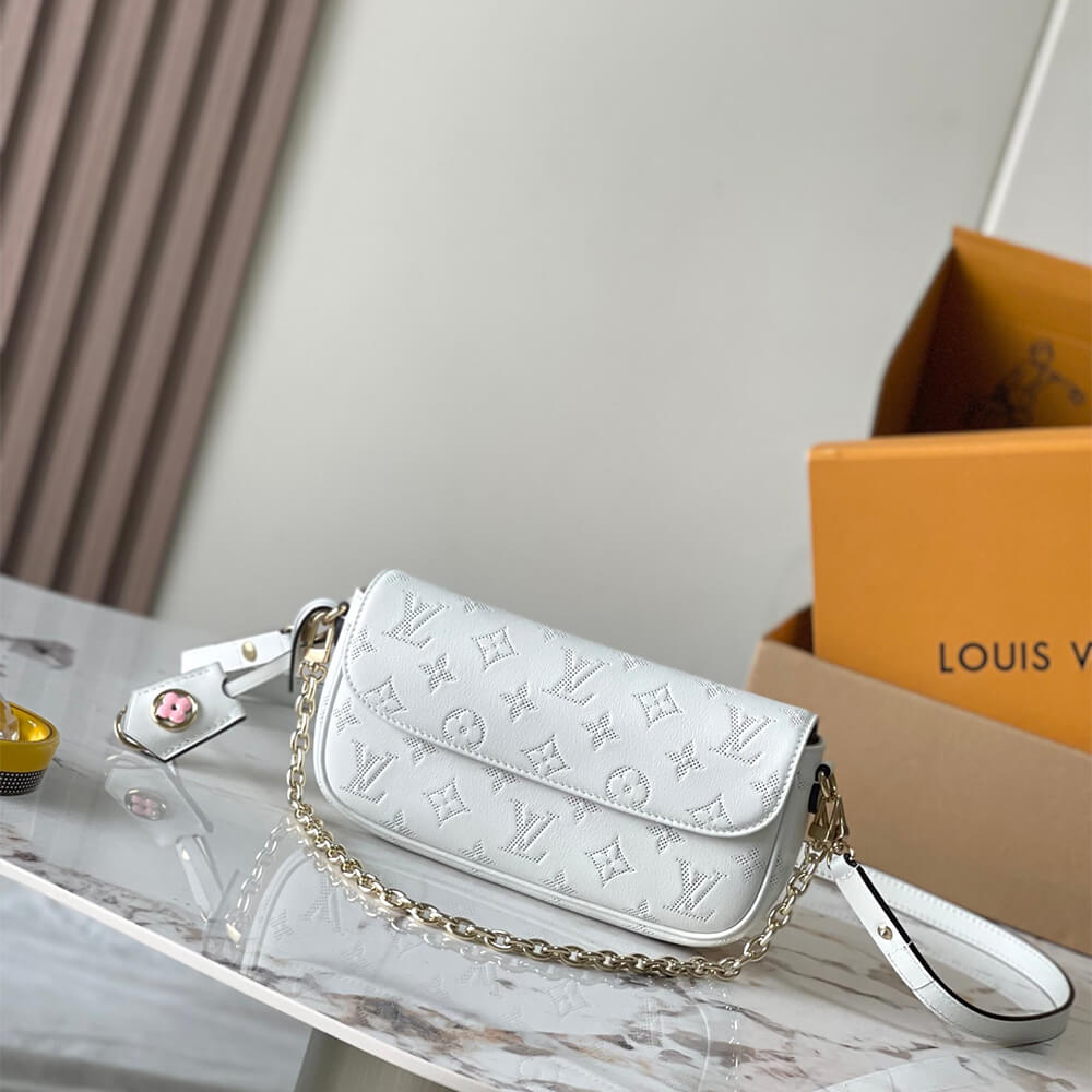 LV WALLET ON CHAIN ​​IVY BAG