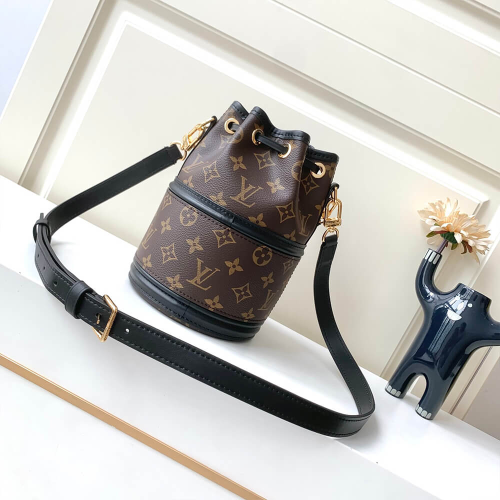 LV CANOÉ BAG