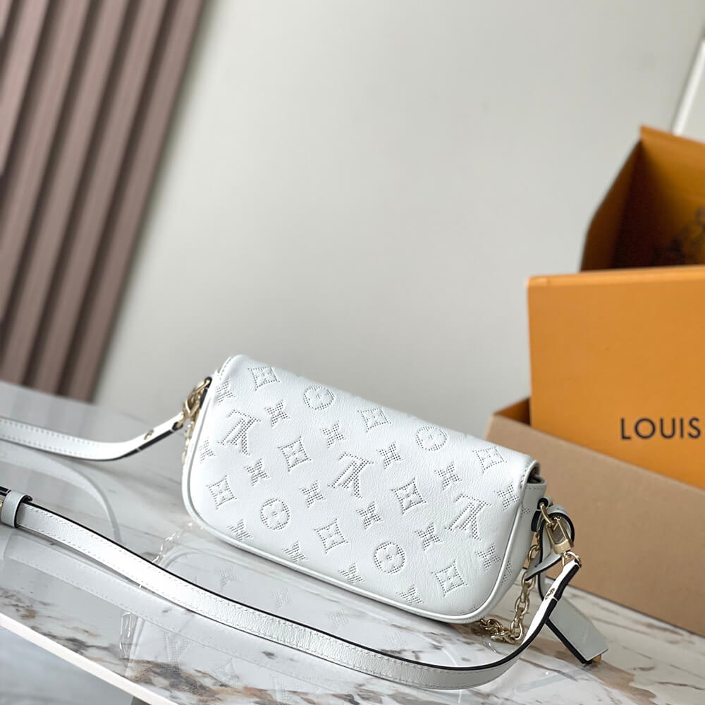 LV WALLET ON CHAIN ​​IVY BAG