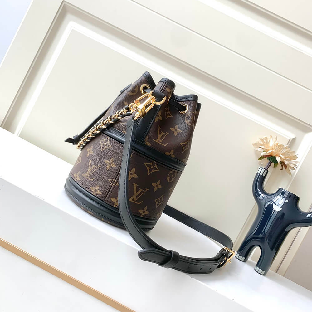 LV CANOÉ BAG