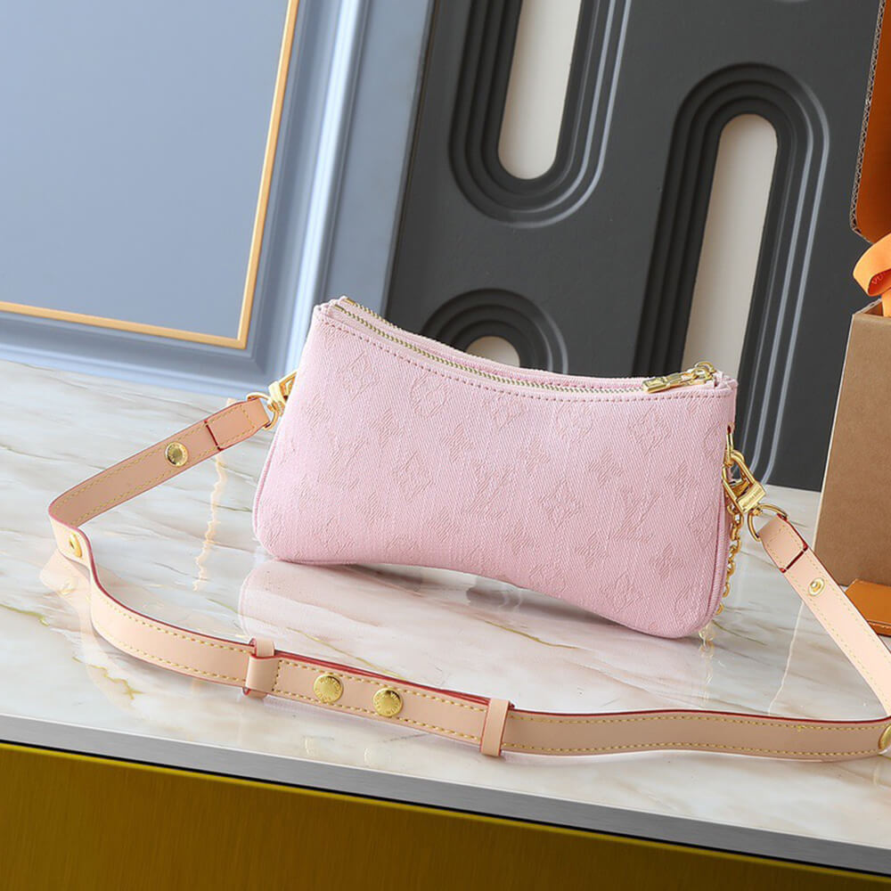 LV Liv Pochette