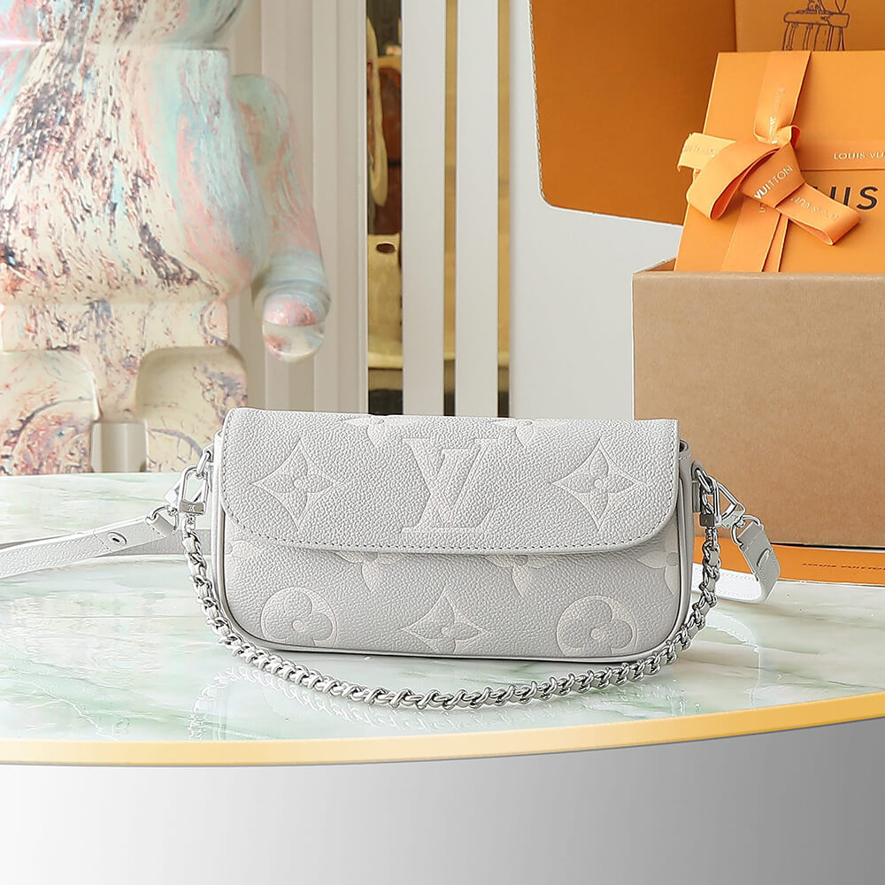 LV WALLET ON CHAIN ​​IVY BAG