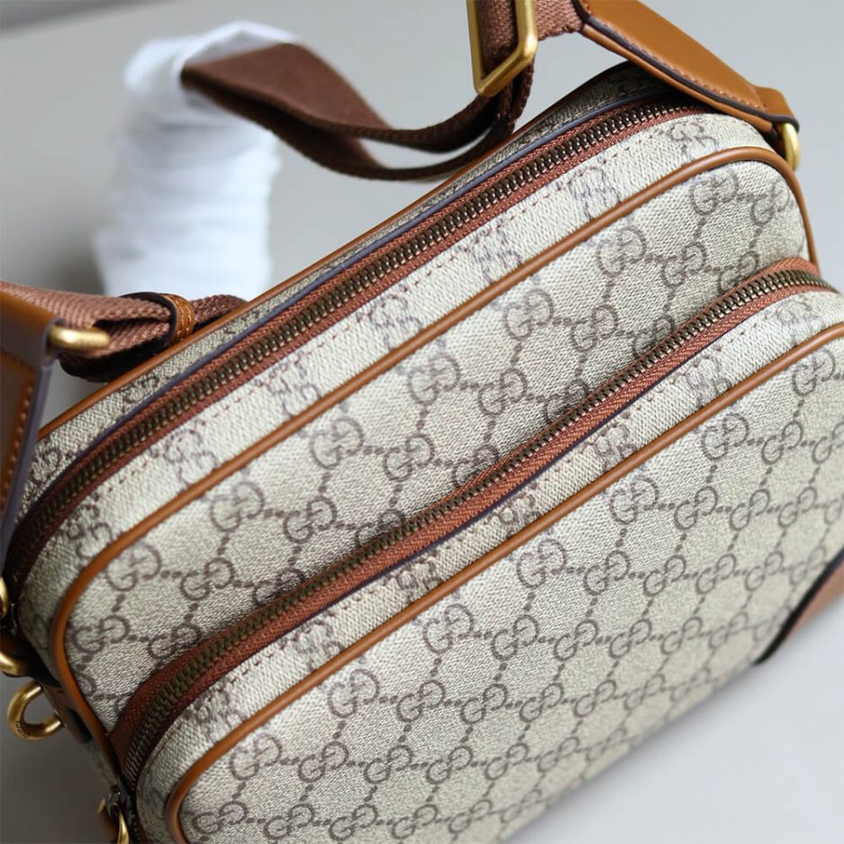 GG Emblem medium crossbody bag