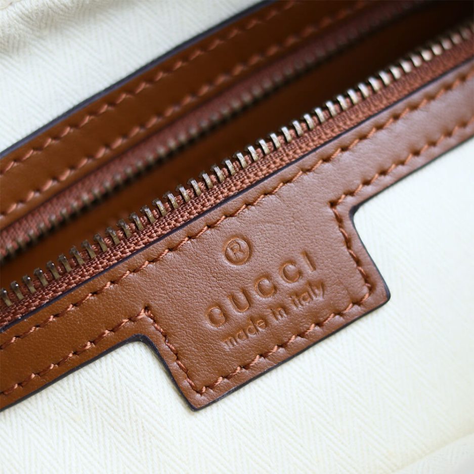 GG Emblem medium crossbody bag