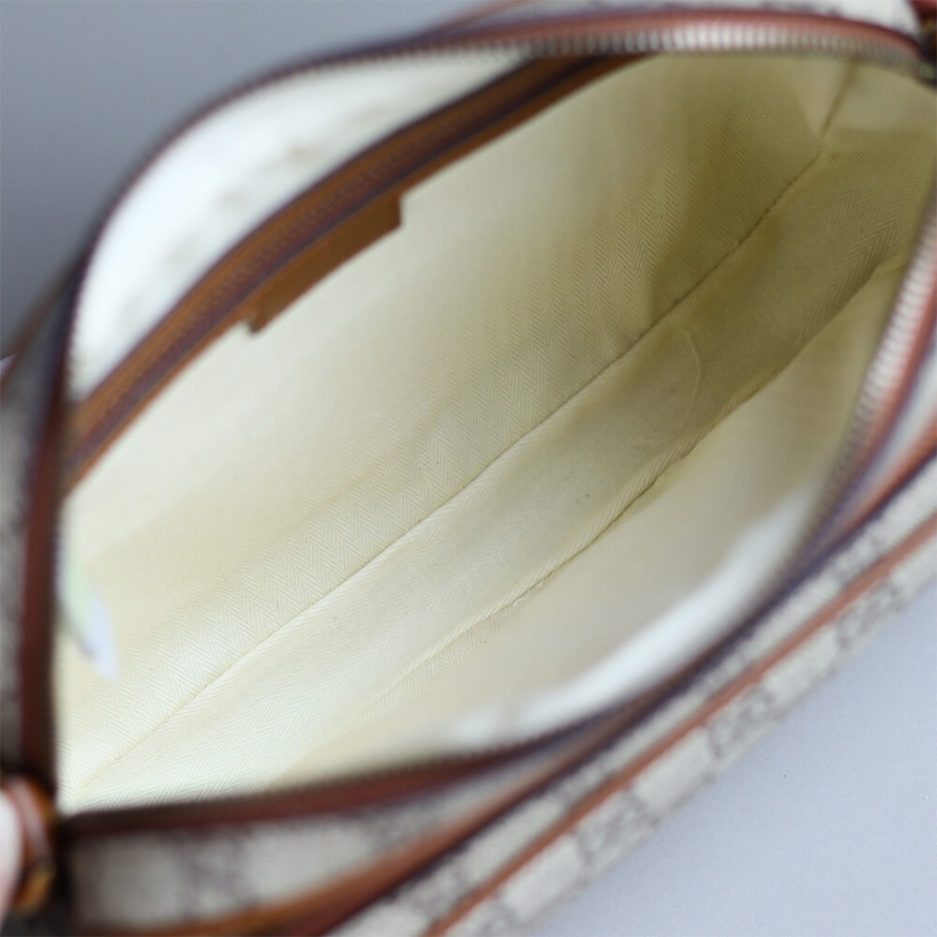 GG Emblem medium crossbody bag