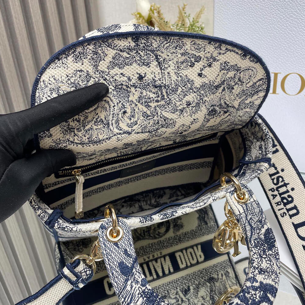 DIOR Medium Lady D-Lite Bag