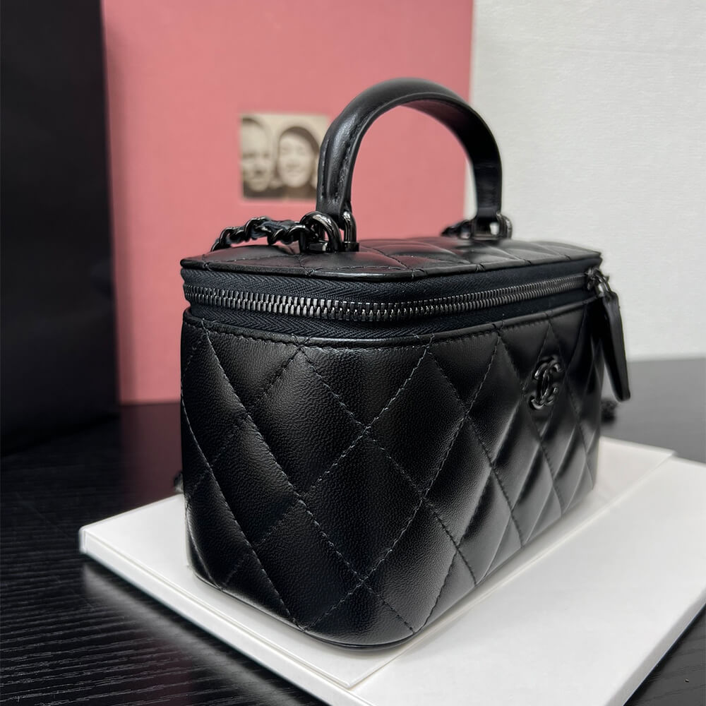 CHANEL Long Vanity with chain