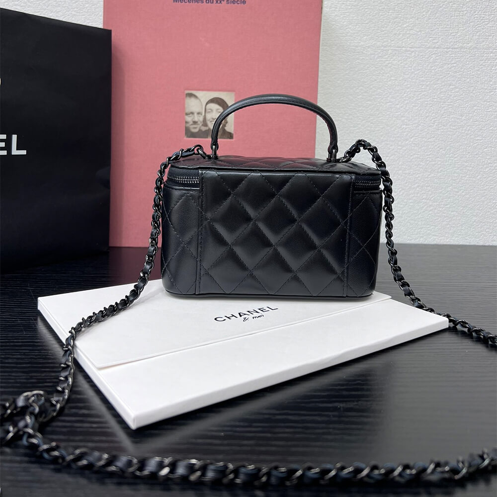 CHANEL Long Vanity with chain