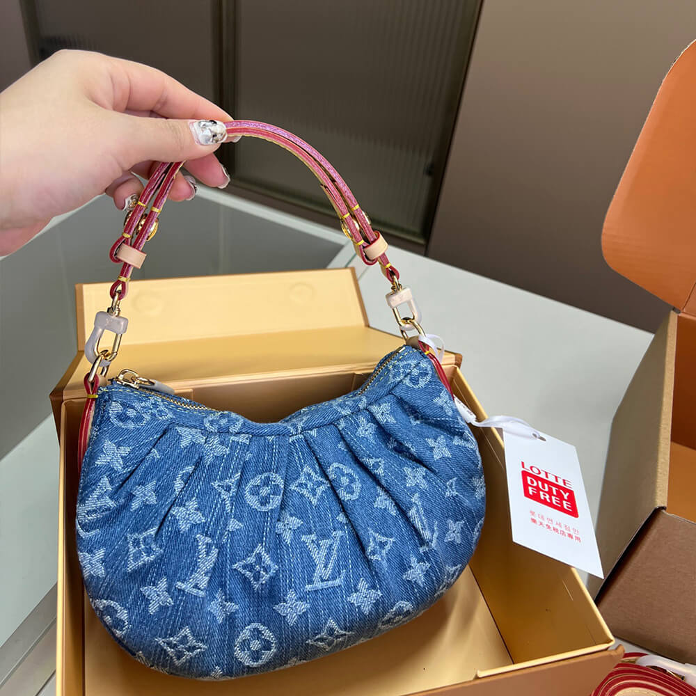 LV Pochette Valley