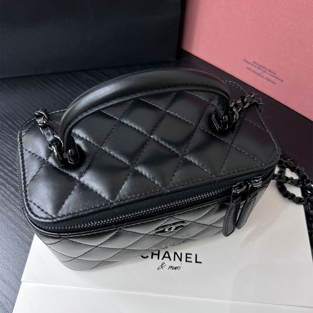 CHANEL Long Vanity with chain