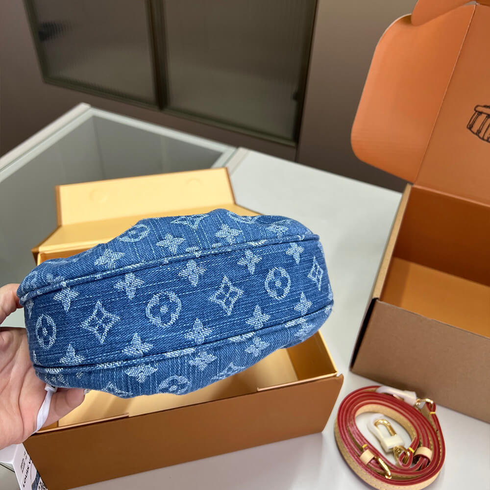 LV Pochette Valley