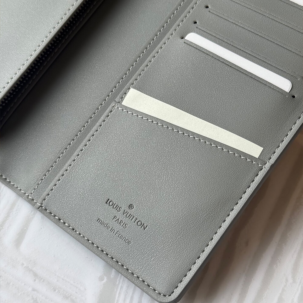 LV Brazza Wallet(TAX-FREE GRADE)