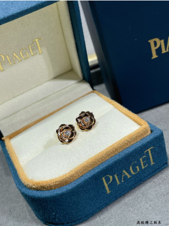 Piaget polished gold flower Earrings