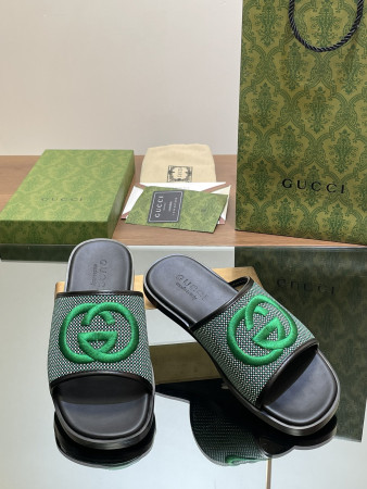 ua G*u*i interlocking g slide sandal