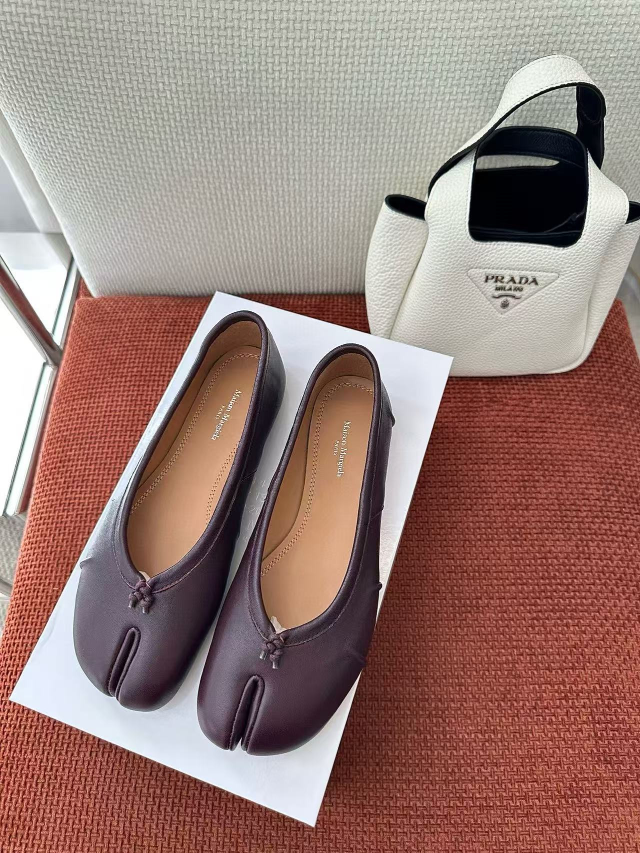 ua ma*s*n Ma*i*la tabi leather ballet flats