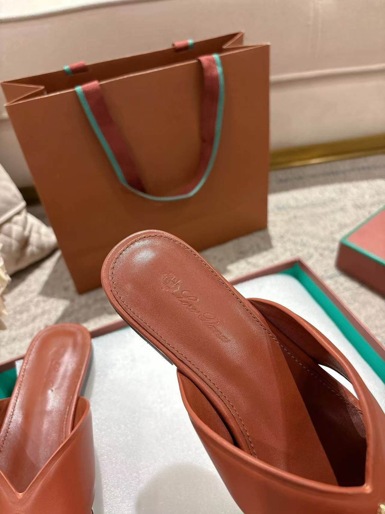 ua L**o p*ana vera sandal