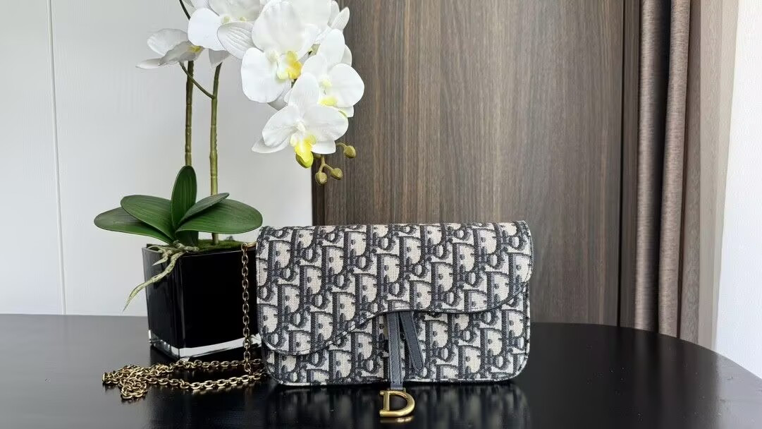 D*or medium saddle pouch with chain 21.5x13.5x4.5cm