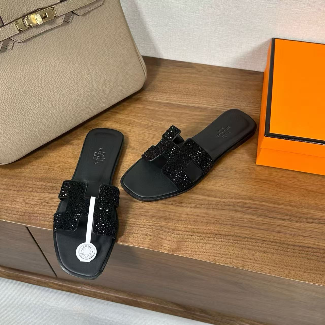 ua H**me5 oran sandal